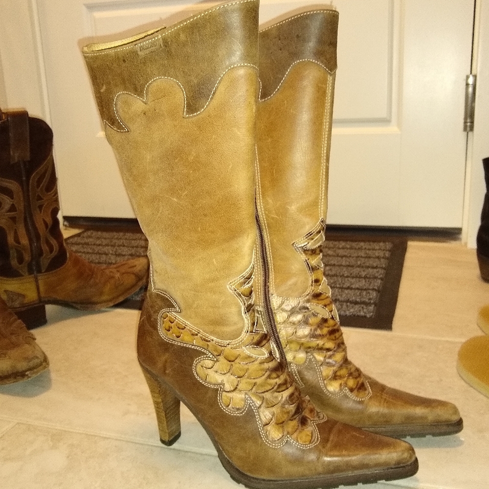 Scalloped texture slim western-style heeled boots